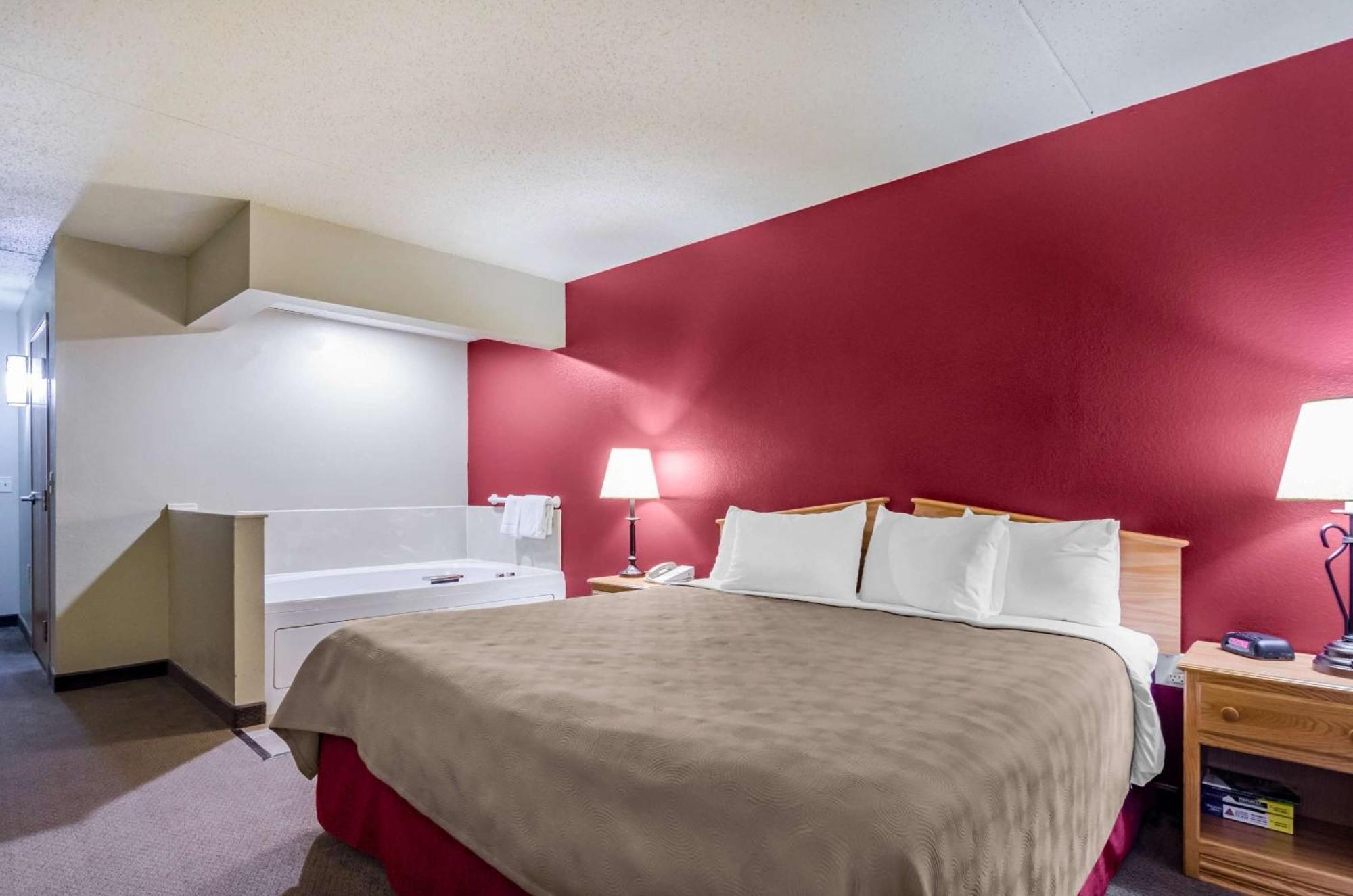 Rodeway Inn Hesston Bagian luar foto