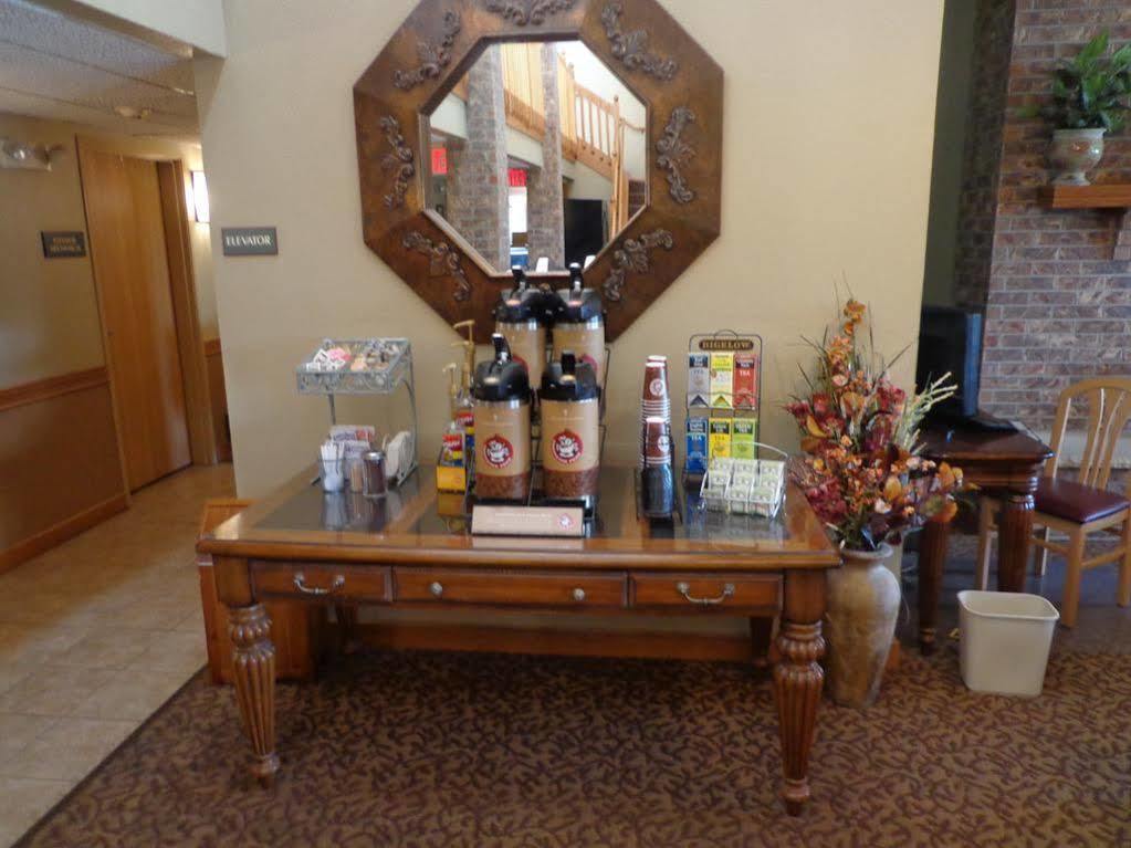 Rodeway Inn Hesston Bagian luar foto