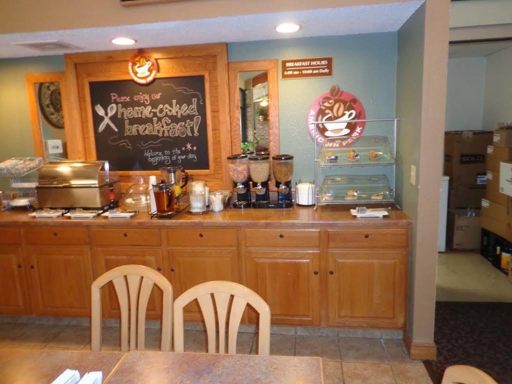 Rodeway Inn Hesston Bagian luar foto
